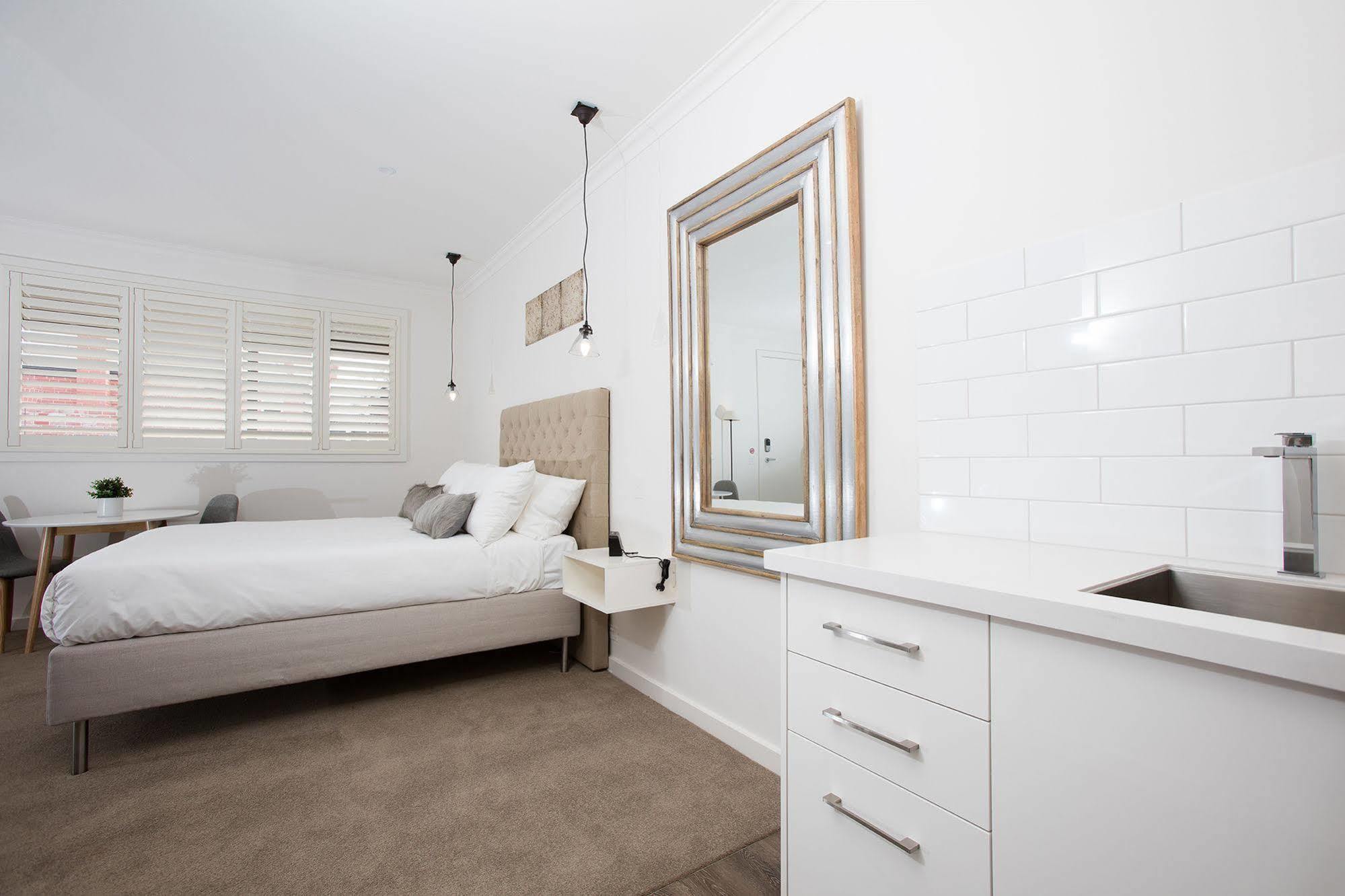 Newington Apartments Баларат Екстериор снимка