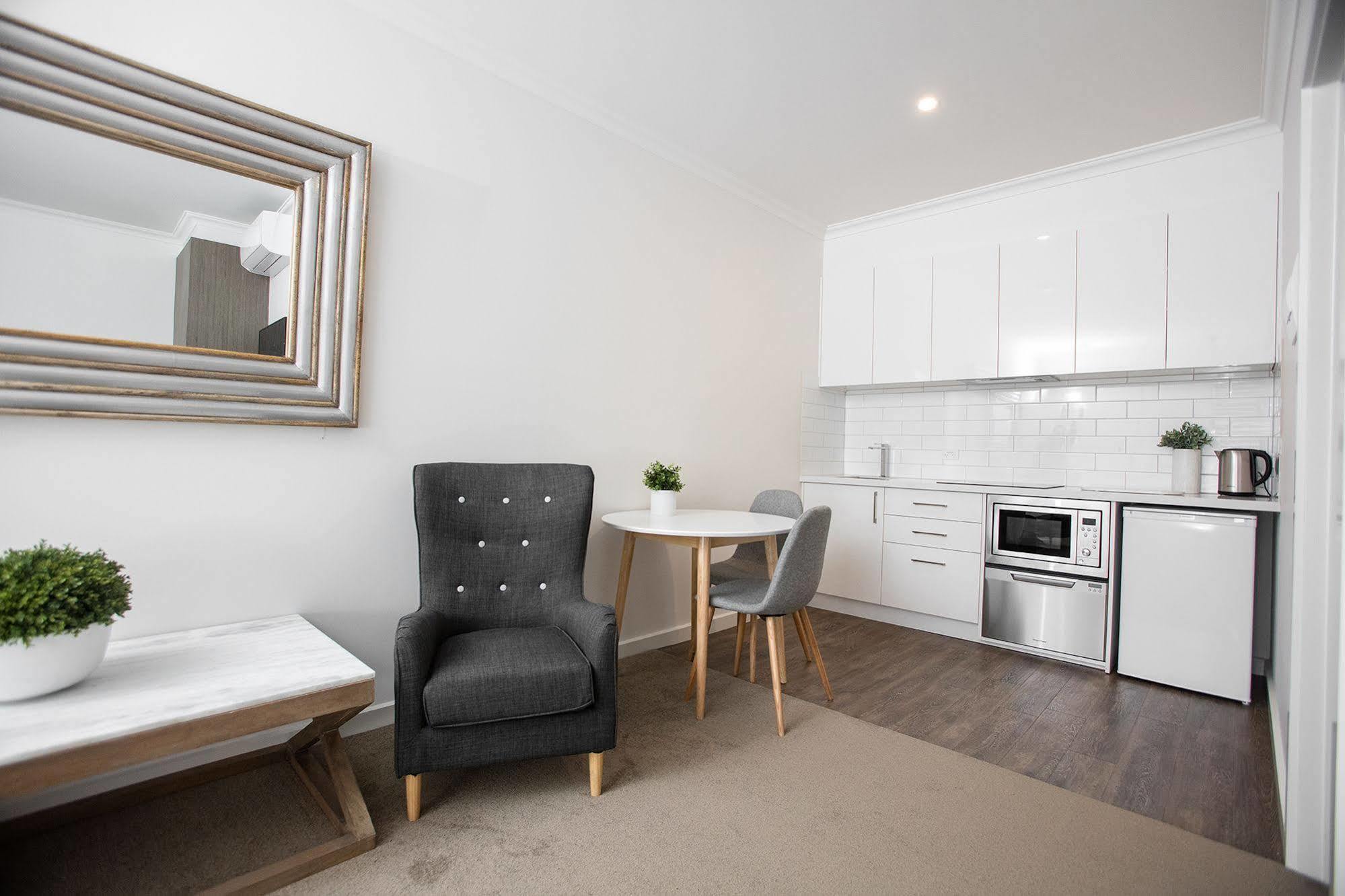 Newington Apartments Баларат Екстериор снимка